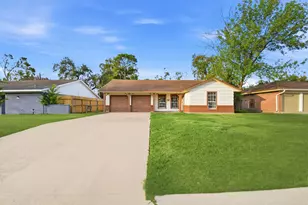535 Edgebrook Dr, Houston, TX 77034 - Photo 2