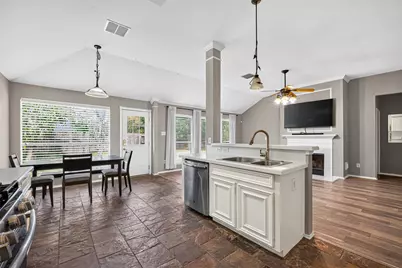 3907 Vinecrest Drive, Pearland, TX 77584 - Photo 6