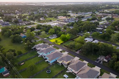 402 Bay Oaks Drive, La Porte, TX 77571 - Photo 4