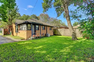1926 W McKinney St, Houston, TX 77019 - Photo 10