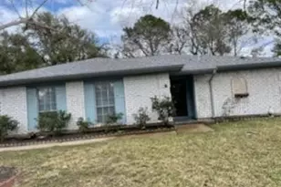 1326 Barrowgate Dr, Sugar Land, TX 77498 - Photo 6