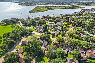 18562 Martinique Dr, Nassau Bay, TX 77058 - Photo 44