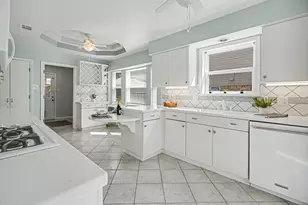 18562 Martinique Dr, Nassau Bay, TX 77058 - Photo 8