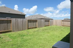 921 Woodhaven Lks Dr, La Marque, TX 77568 - Photo 18