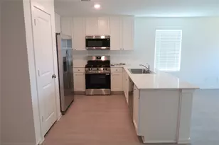 921 Woodhaven Lks Dr, La Marque, TX 77568 - Photo 4