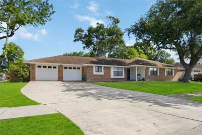801 Friars Lane, Baytown, TX 77521 - Photo 2