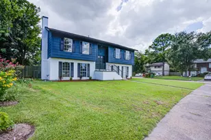 402 Tresvant Dr, Webster, TX 77598 - Photo 2