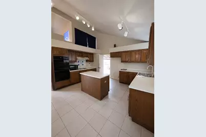 8818 Oakleaf Forest Drive, Houston, TX 77088 - Photo 4