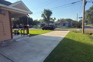 210 E Homan St, Baytown, TX 77520 - Photo 16