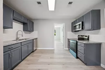 5206 Willow Glen Drive, Houston, TX 77033 - Photo 6