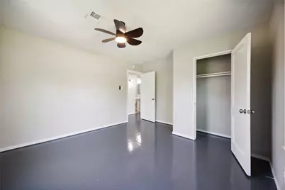 5206 Willow Glen Drive, Houston, TX 77033 - Photo 12