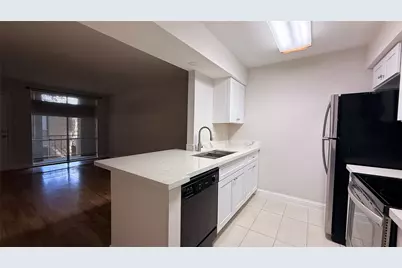 4643 Wild Indigo Street #411, Houston, TX 77027 - Photo 4