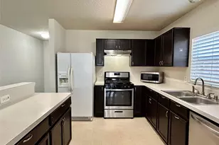 10623 Sugar Trace Dr, Sugar Land, TX 77498 - Photo 8
