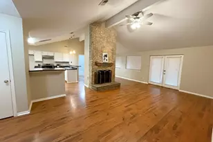 1014 Stoneleigh Ct, Tomball, TX 77375 - Photo 4