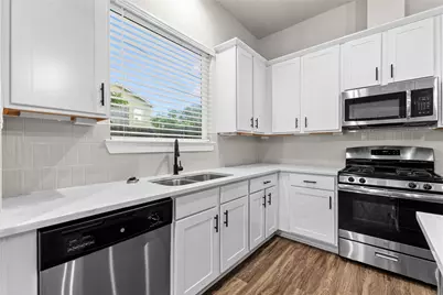 2511 Des Chaumes Street, Houston, TX 77026 - Photo 6