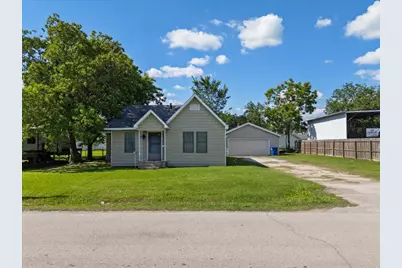 104 Avenue E, Highlands, TX 77562 - Photo 2