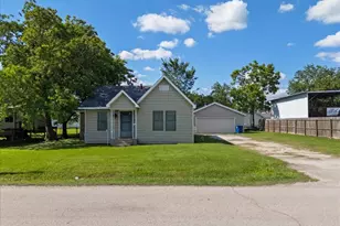 104 Avenue E, Highlands, TX 77562 - Photo 2