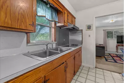 104 Avenue E, Highlands, TX 77562 - Photo 6