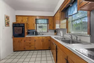 104 Avenue E, Highlands, TX 77562 - Photo 8