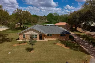 9015 Antonia St, Needville, TX 77461 - Photo 4