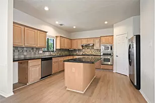 2607 Sailboat Dr, Houston, TX 77058 - Photo 2