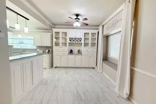 205 Peppermint Dr, Lake Jackson, TX 77566 - Photo 8