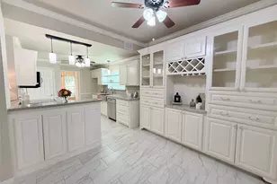 205 Peppermint Dr, Lake Jackson, TX 77566 - Photo 6