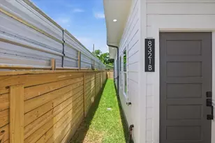 8321 Observatory St, Houston, TX 77088 - Photo 34