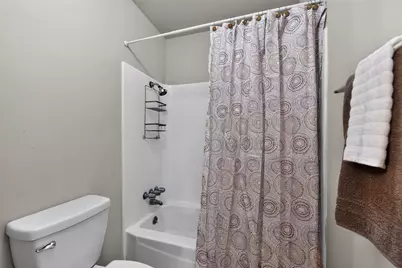 16019 Mill Point Drive, Houston, TX 77059 - Photo 20