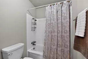 16019 Mill Point Dr, Houston, TX 77059 - Photo 20