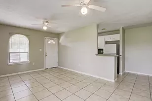 330 6th St, Hempstead, TX 77445 - Photo 4