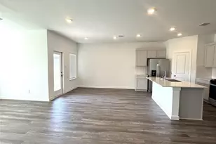 4308 Wallace Fls Ln, Conroe, TX 77303 - Photo 4