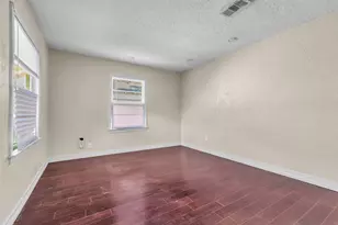 131 E 31st 1/2 St, Houston, TX 77018 - Photo 8