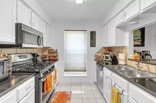 10007 Kirkbluff Dr, Houston, TX 77089 - Photo 2