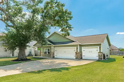 2554 Lakeside Drive, West Columbia, TX 77486 - Photo 1