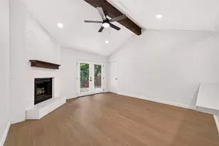 61 W Wavy Oak Cir, The Woodlands, TX 77381 - Photo 16