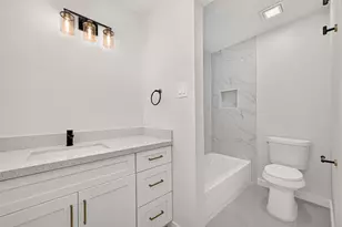 61 W Wavy Oak Cir, The Woodlands, TX 77381 - Photo 24
