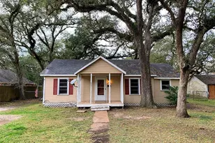 603 E 1st St, Sweeny, TX 77480 - Photo 1