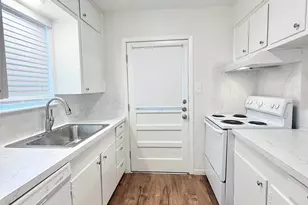 500 Willow Dr, Lake Jackson, TX 77566 - Photo 8