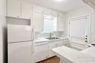 500 Willow Dr, Lake Jackson, TX 77566 - Photo 6