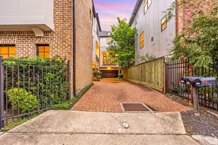 310 W Bell St, Houston, TX 77019 - Photo 2