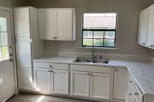 135 Huisache St, Lake Jackson, TX 77566 - Photo 6