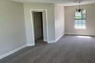 135 Huisache St, Lake Jackson, TX 77566 - Photo 2