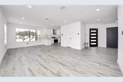 7842 Poitiers Drive, Houston, TX 77071 - Photo 6