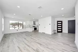 7842 Poitiers Dr, Houston, TX 77071 - Photo 6