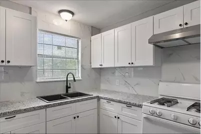9033 Oak Knoll Lane, Houston, TX 77078 - Photo 2