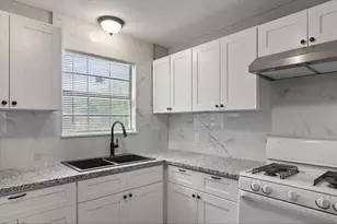 9033 Oak Knoll Ln, Houston, TX 77078 - Photo 2