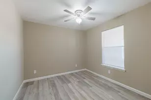 530 6th St, Sealy, TX 77474 - Photo 10