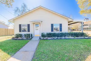 530 6th St, Sealy, TX 77474 - Photo 2