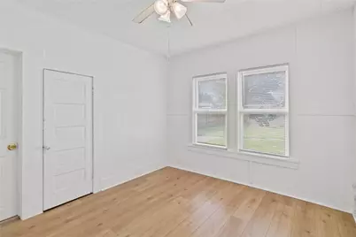 706 E Hunnicutt Street, Baytown, TX 77520 - Photo 8